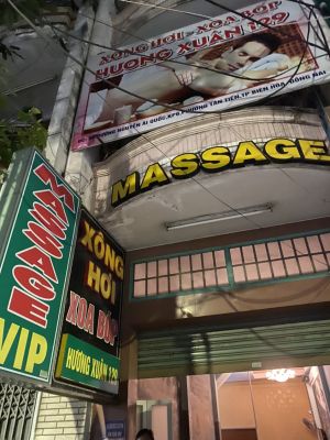 Nhiều cơ sở kinh doanh dịch vụ vẫn lén lút hoạt động