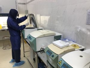 Thầm lặng kỹ thuật viên xét nghiệm SARS-CoV-2