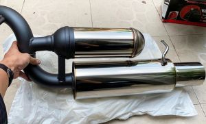 ​Giật mình vì tiếng pô xe