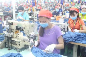 Vận động doanh nghiệp mua vắc-xin để tiêm phòng dịch cho công nhân lao động