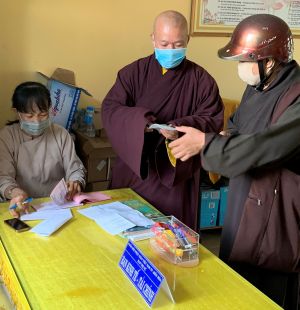 Đã có 30 tự viện ở TP.Biên Hòa đến ủng hộ Quỹ mua vaccine phòng, chống dịch Covid-19