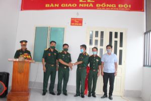 Bàn giao nhà đồng đội và làm dân vận xây dựng khu phố văn hóa, đô thị văn minh