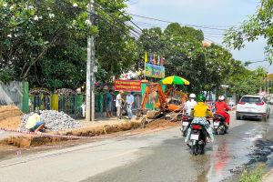 Cần đảm bảo an toàn khi thi công trên đường