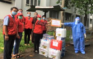 Hội Chữ thập đỏ tỉnh trao hơn 560 triệu đồng hỗ trợ phòng chống dịch bệnh Covid-19