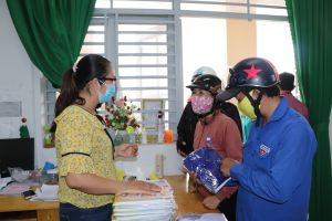 Tìm giải pháp để thuận tiện cho phụ huynh khi mua sách