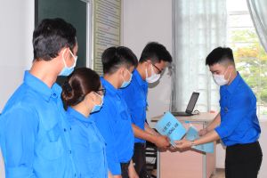 Đẩy mạnh việc học và làm theo Bác trong đoàn viên - sinh viên