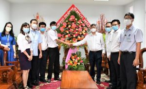 Chủ tịch UBND tỉnh thăm và chúc mừng các nhà báo, phóng viên