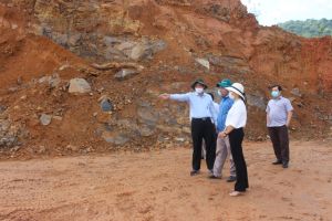 Kiểm tra sạt lở đất tại huyện Tân Phú