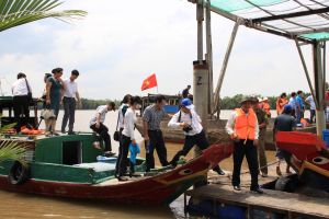 Phát triển vận tải hành khách đường thủy gắn với du lịch