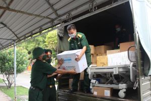 Bệnh viện dã chiến truyền nhiễm số 5 Bộ Quốc phòng lên đường chống dịch COVID-19