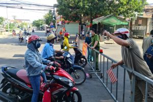 ​Kiểm soát người ra, vào các phường đang phong tỏa