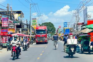Nguy cơ mất an toàn giao thông trên đường Phùng Hưng