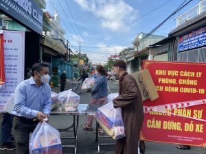 Ban trị sự GHPG Biên Hòa tặng 500 phần quà cho người dân cách ly y tế tại Biên Hòa