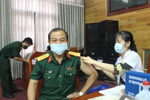 217 cán bộ chiến sĩ của LLVT tỉnh được tiêm phòng ngừa vaccine phòng covid-19 mũi 2
