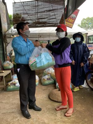 Ấm lòng người lao động trong đại dịch Covid-19