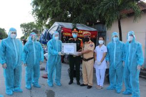 Đoàn công tác Bộ CHQS tỉnh thăm, kiểm tra các chốt, khu cách ly phòng dịch covid-19