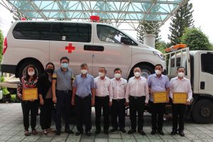 Chủ tịch UBND tỉnh dự lễ tiếp nhận 3 xe cứu thương hỗ trợ phòng, chống dịch covid-19