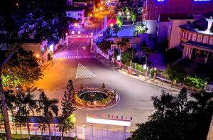 Đường phố Biên Hòa vắng vẻ khi lệnh áp dụng ở nhà sau 18 giờ có hiệu lực