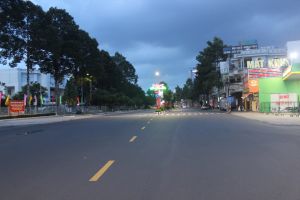 Đường phố Biên Hòa vắng hẳn người qua lại