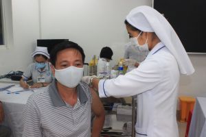 Địa phương nào tiêm chủng chậm sẽ chuyển vaccine sang địa phương khác