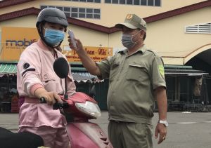 Địa phương sẽ hỗ trợ các chợ bán lẻ “test nhanh” Covid-19 cho tiểu thương