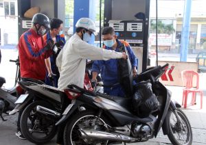 ​Giá bán lẻ xăng dầu giảm