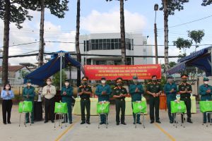 Trao tặng 300 phần quà yêu thương hỗ trợ khó khăn tại TP.Biên Hòa