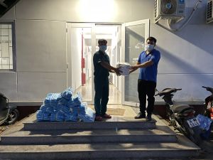 Trao tặng trang thiết bị cho các đơn vị phòng, chống dịch Covid-19