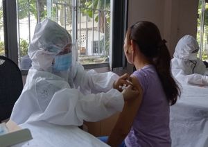 Tiêm vaccine ngừa Covid-19 cho trên 128 ngàn lao động trong khu công nghiệp