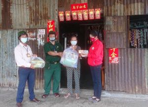 Hàng trăm phần quà hỗ trợ cho đồng bào dân tộc thiểu số khó khăn