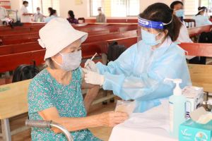 Phải hoàn thành đợt 4 tiêm vaccine Covid-19 trước ngày 15-8