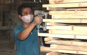 Doanh nghiệp lo tìm đơn hàng mới