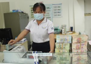 Các ngân hàng đồng loạt giảm lãi suất cho vay