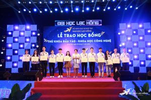 Hỗ trợ tân sinh viên - chính sách hút người học trong đại dịch
