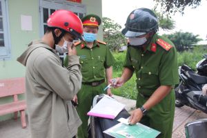 Tập trung xử lý tình trạng người dân ra đường tùy tiện