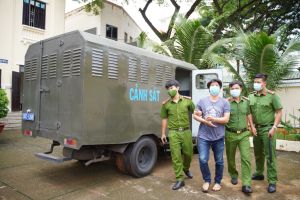 Lãnh 14 tháng tù về tội chống đối lực lượng trực chốt kiểm dịch