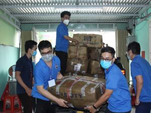 Lực lượng áo xanh trong cuộc chiến chống Covid-19