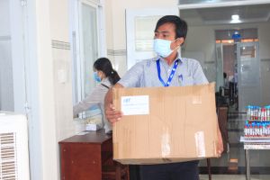 “Căng mình” chống dịch