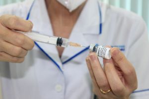 Tiêm vaccine phòng COVID-19 đợt 6 tập trung vùng dịch nguy cơ rất cao