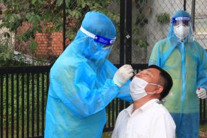 Tránh quá tải xét nghiệm RT-PCR khi triển khai chiến dịch xét nghiệm diện rộng