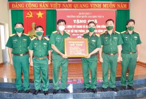 Trường bắn Quốc gia Khu vực 3 tặng nguồn lực hỗ trợ Bộ CHQS tỉnh phòng, chống dịch