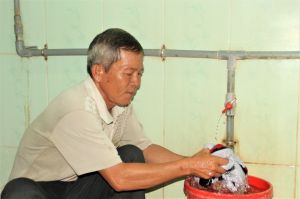 Hỗ trợ người dân sử dụng nước sạch và công trình vệ sinh