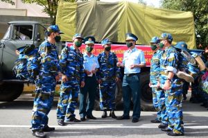 Thêm 250 cán bộ chiến sĩ giúp dân chống dịch