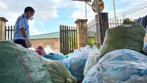 Phát hiện hơn 1 tấn khẩu trang không rõ nguồn gốc