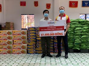 HDBank trao 400 phần quà hỗ trợ công nhân, người lao động gặp khó khăn vì dịch Covid-19