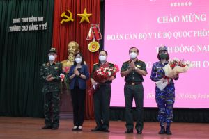 UBND tỉnh đón đoàn cán bộ Quân y đến giúp Đồng Nai chống dịch Covid-19