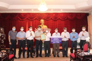 Tiếp nhận 2 máy xét nghiệm phòng, chống dịch Covid-19