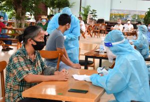 Hàng ngàn người dân ở “siêu phường” Trảng Dài tham gia tiêm Vaccine của Sinopharm