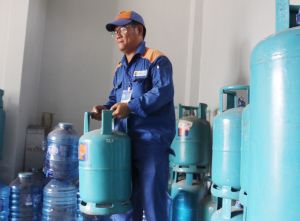 Giá gas bán lẻ tăng thêm 2,5 ngàn đồng/bình 12 kg