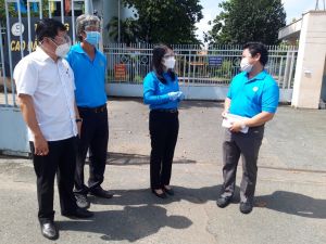 Thăm hỏi, động viên cán bộ Công đoàn khỏi bệnh sau khi điều trị Covid-19